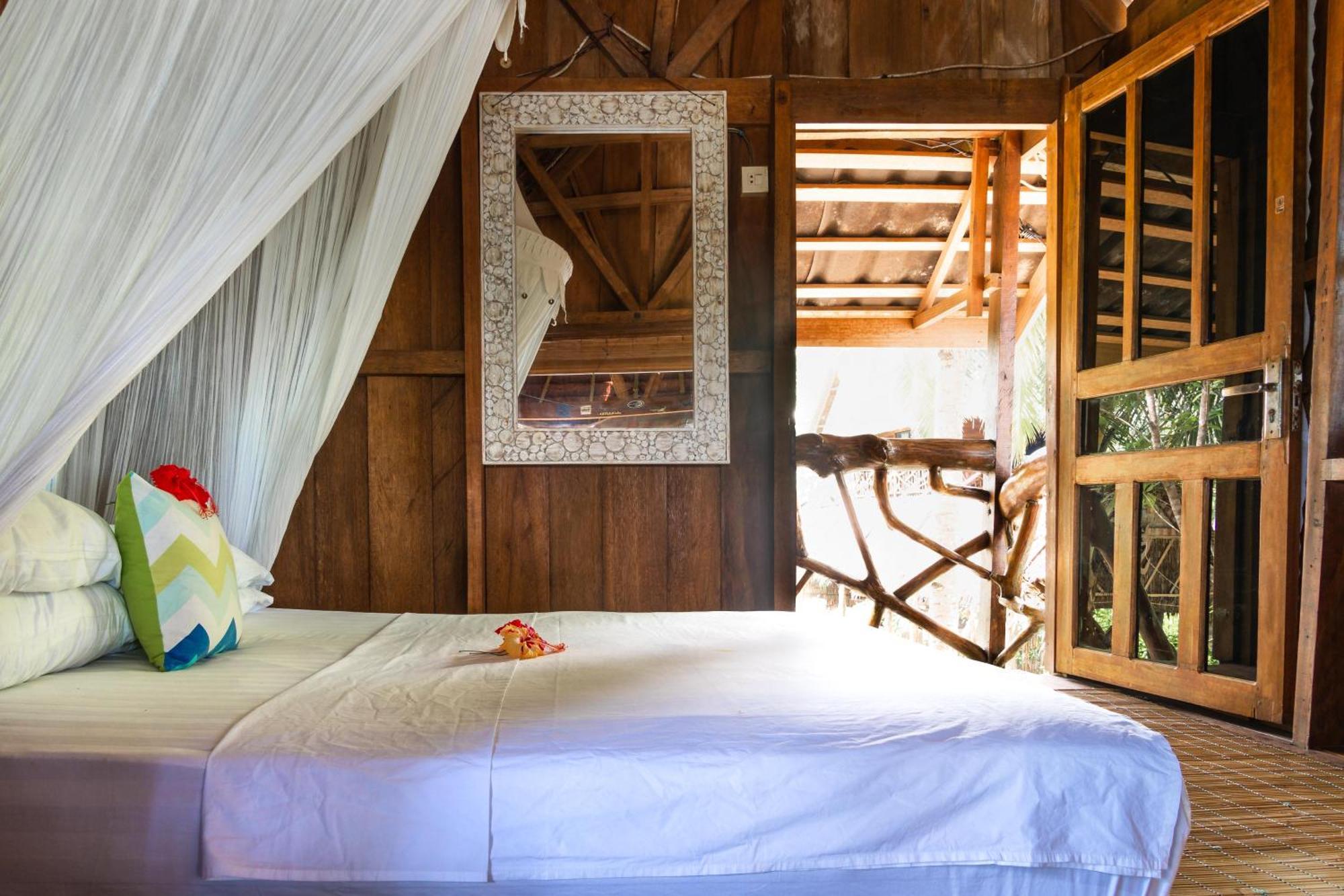 Mentawai Surf Camp Hotel Muarasiberut ภายนอก รูปภาพ
